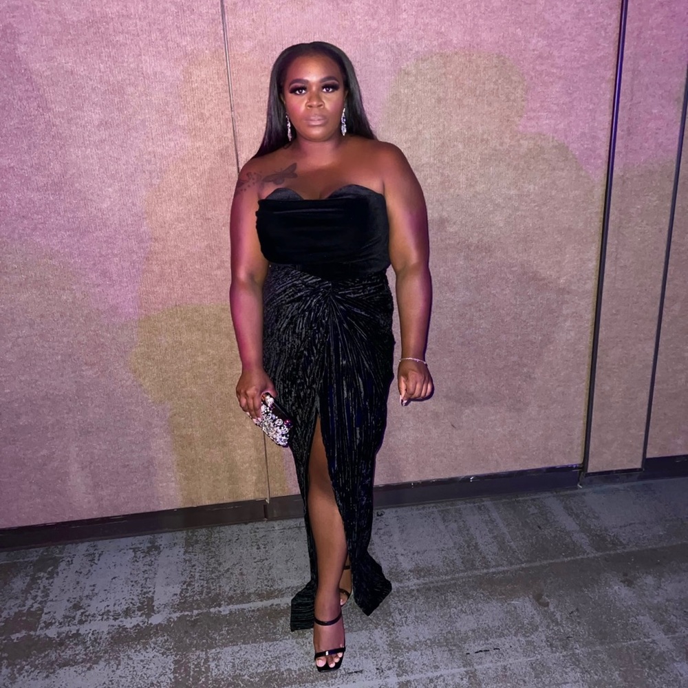 This item was worn once for a few hours.